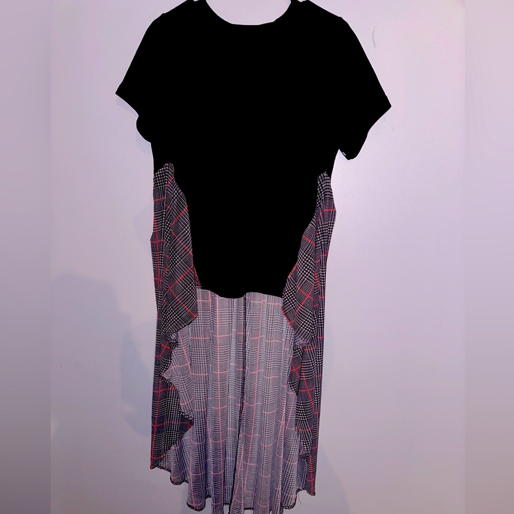 Ashley Stewart Short Sleeve Round Neck Asymmetrical irregular hem Stretch Blouse